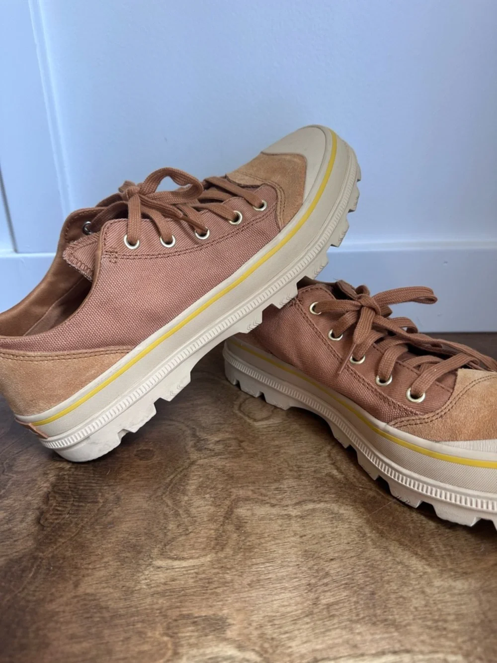 Women’s Scout N About Sorel Sneakers in Canyon Gold size 12